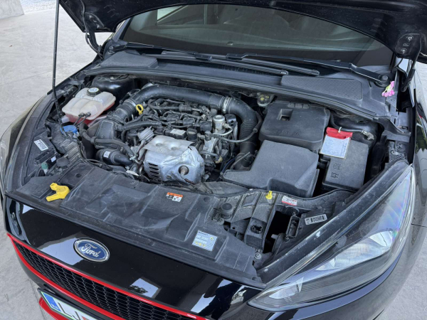 Ford Focus ST-Line Red Black